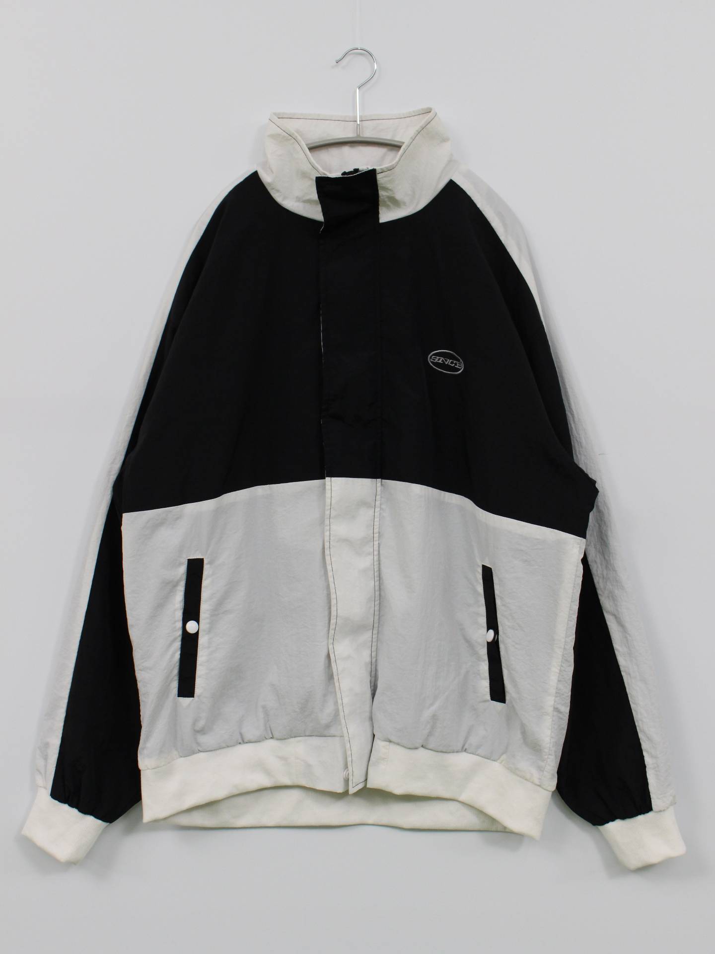 ナイロンジャケット