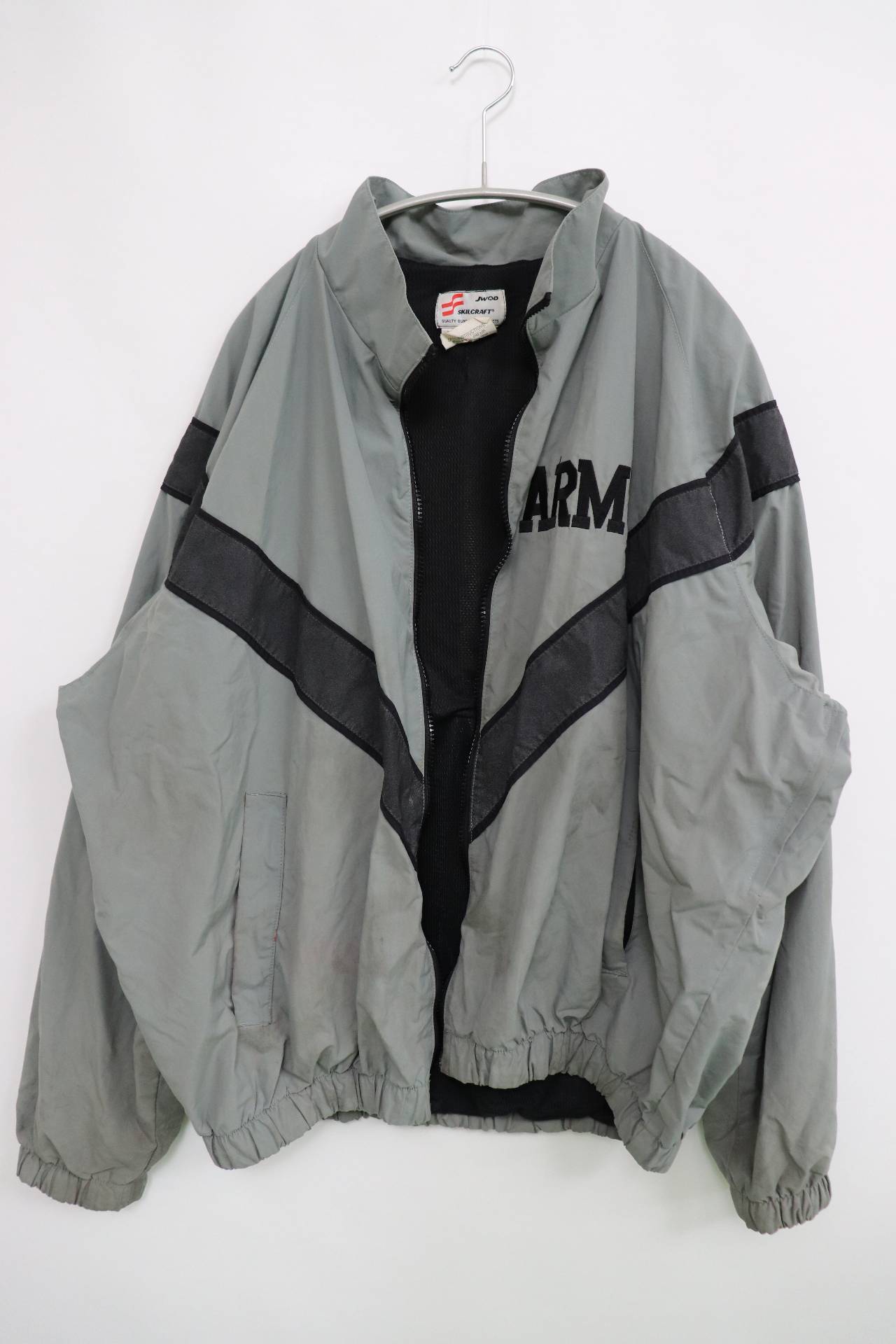 ナイロンジャケット