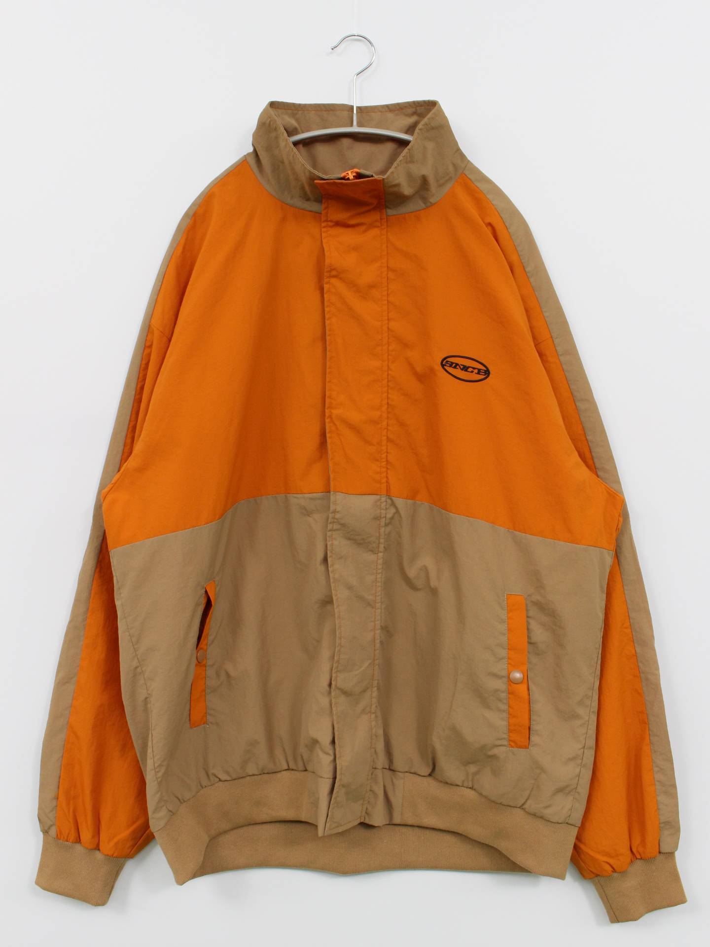 ナイロンジャケット