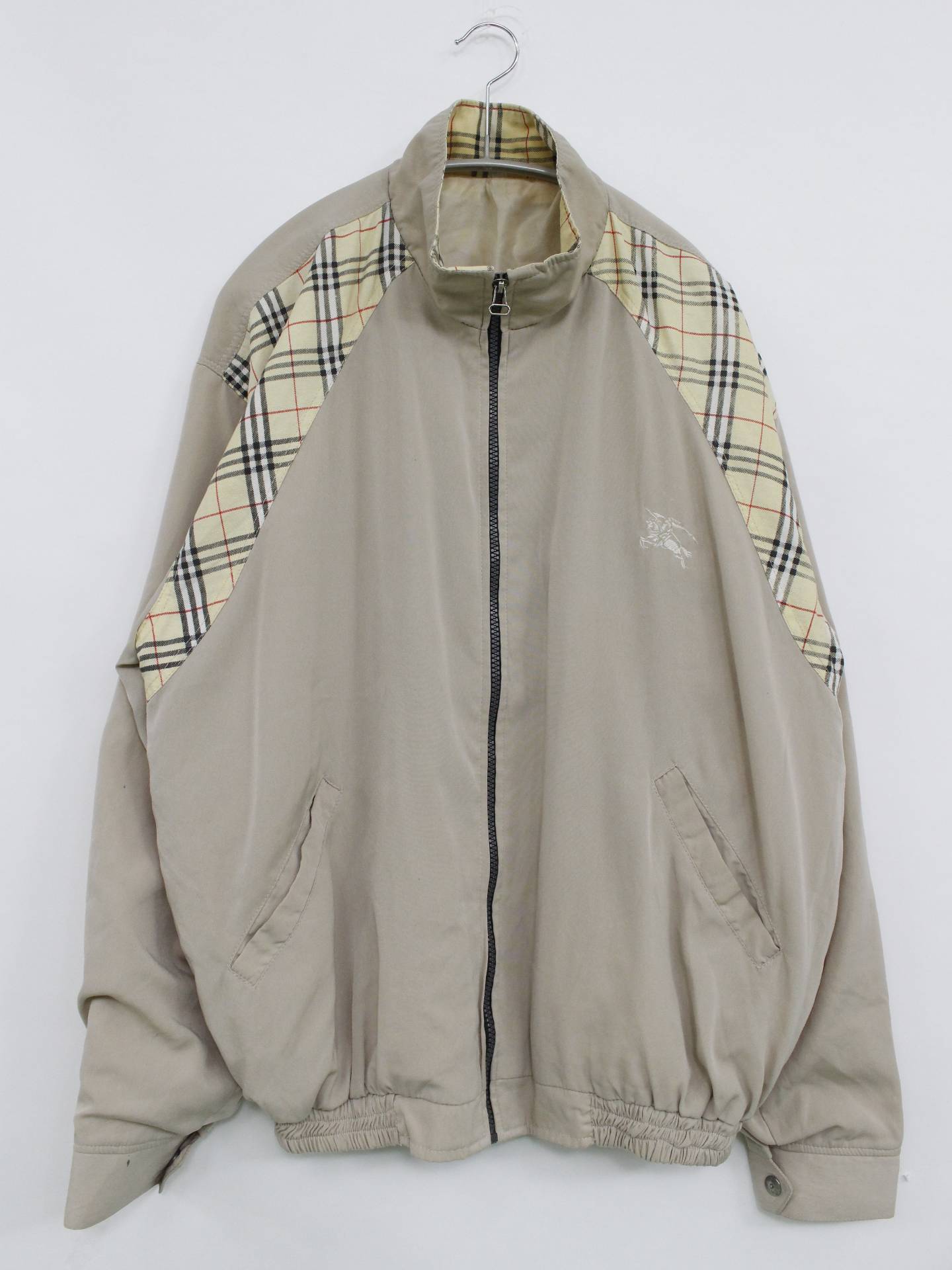 ナイロンジャケット