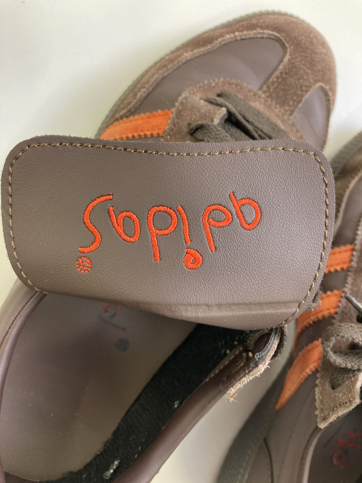 スニーカー