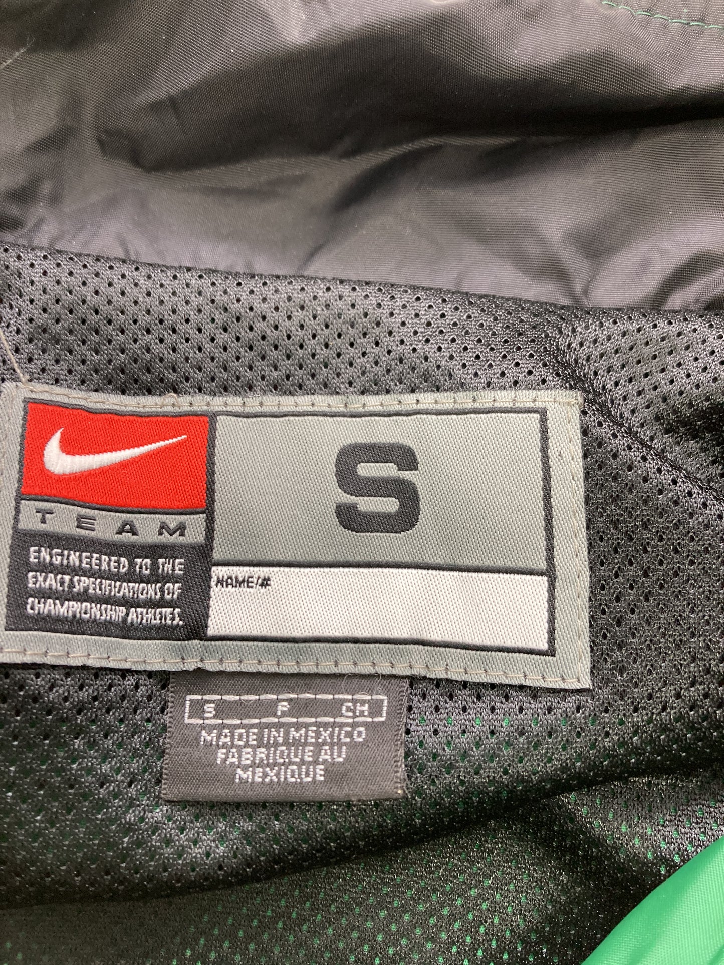 ナイロンジャケット