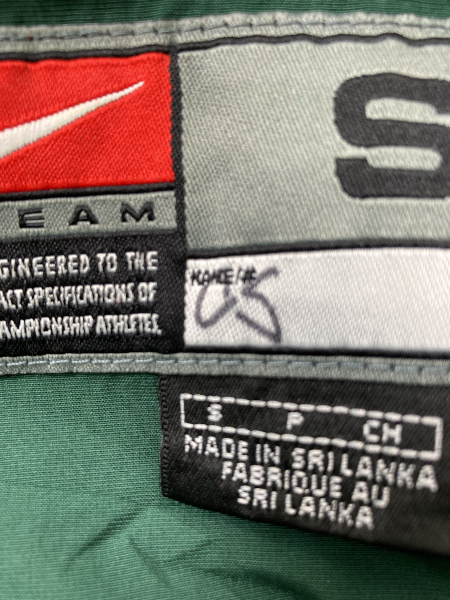 ナイロンジャケット