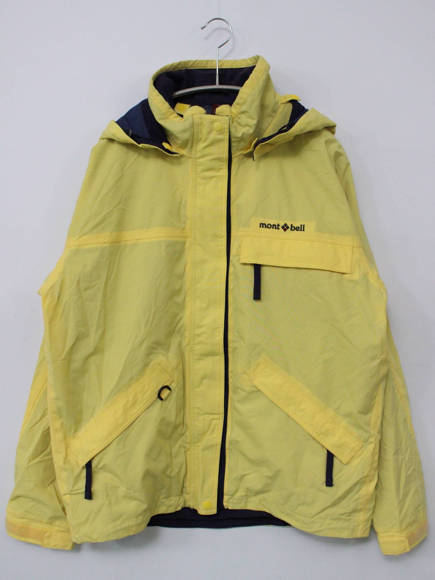 ナイロンジャケット