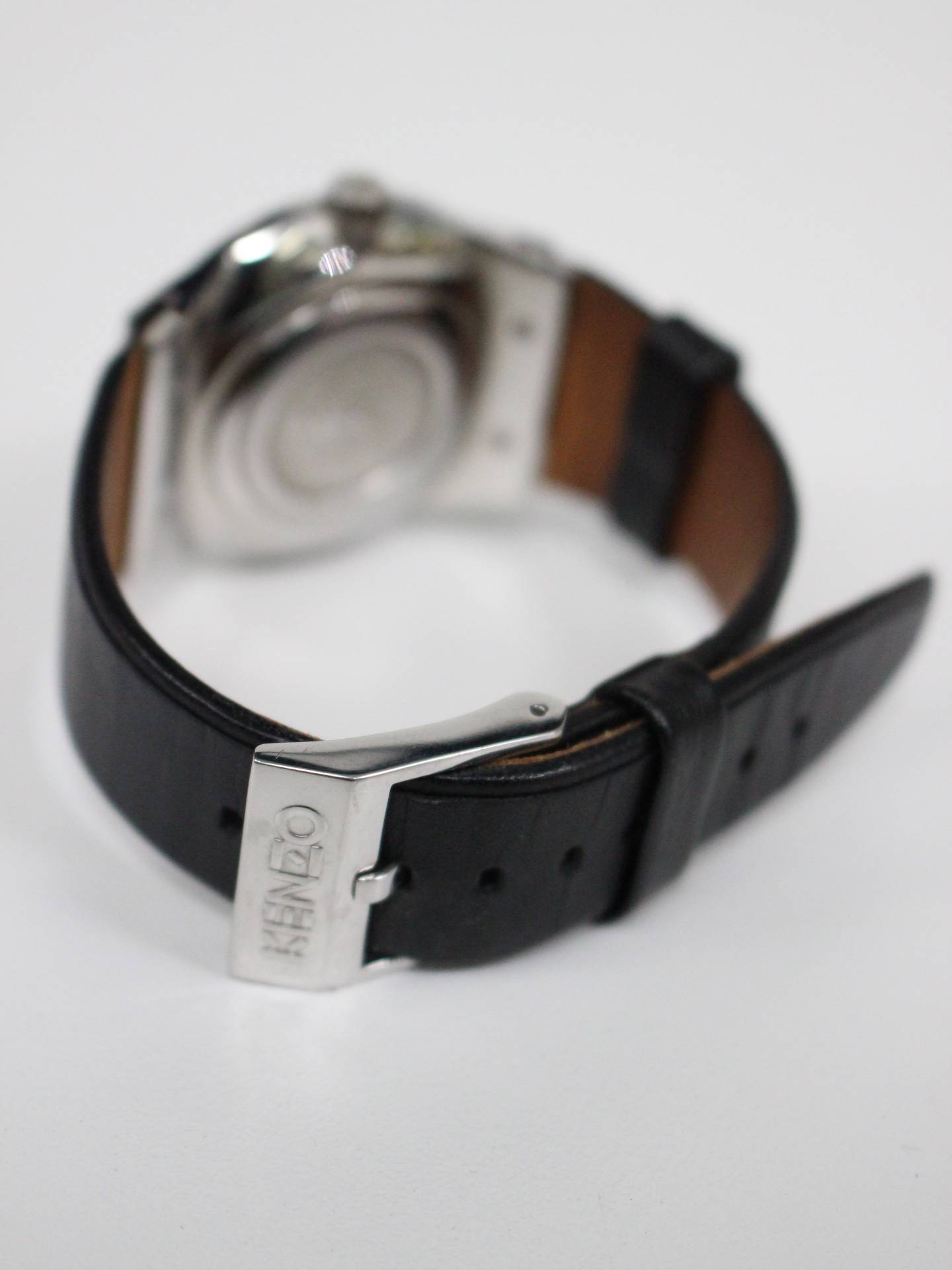 アナログ腕時計