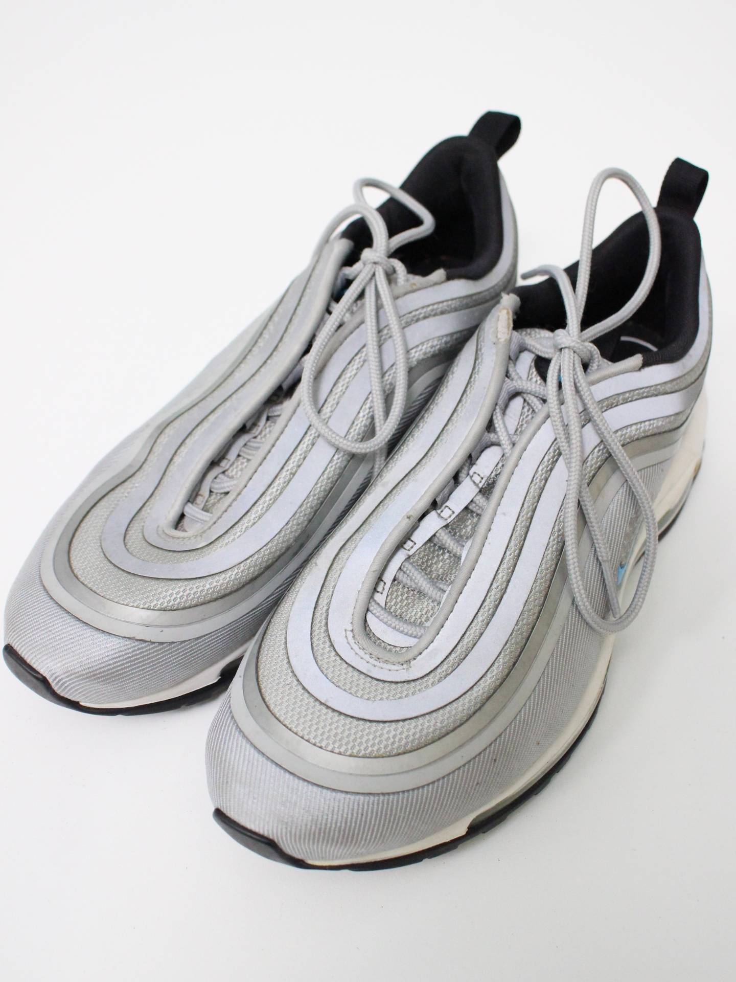 スニーカー
