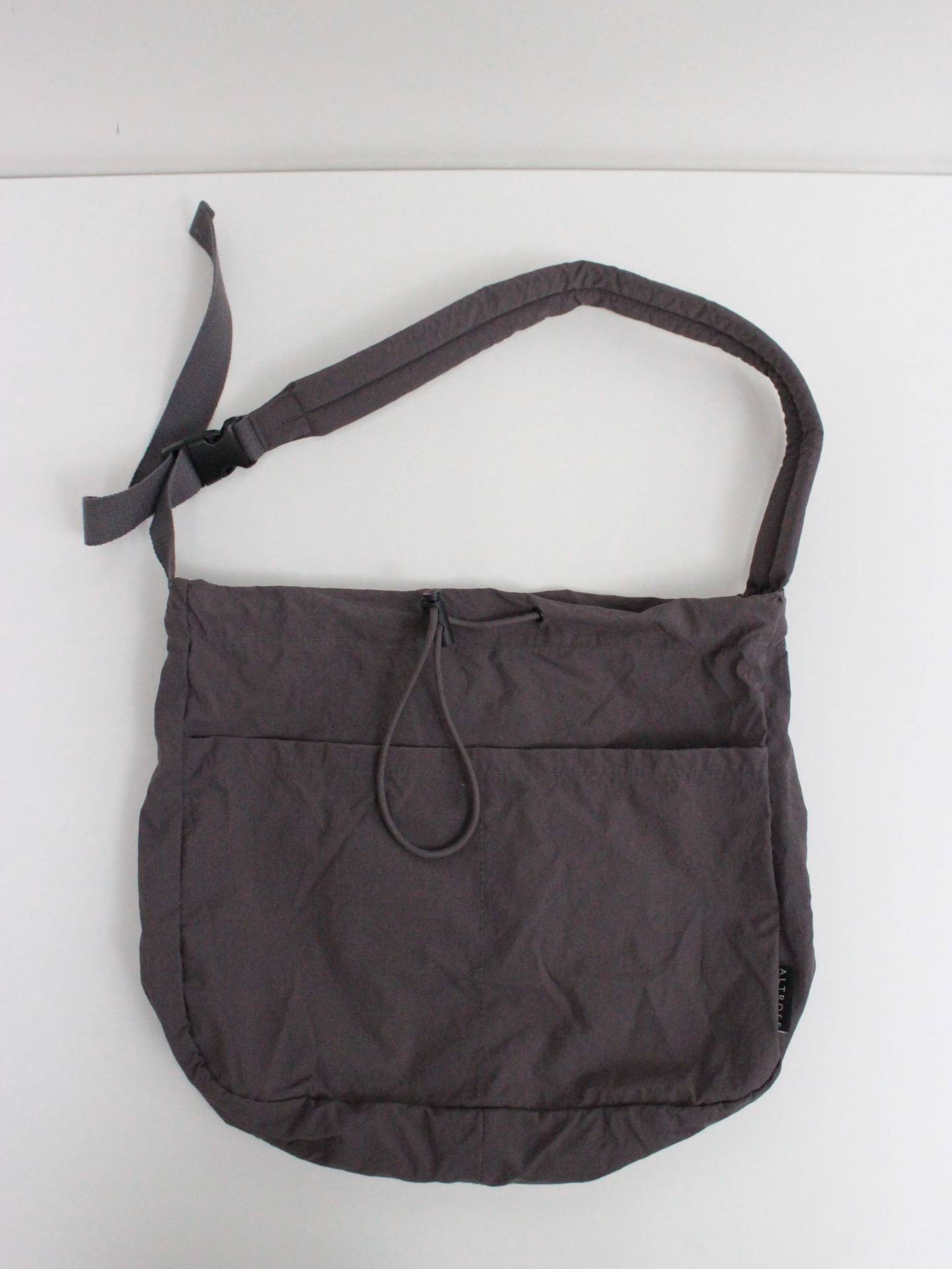 ショルダーバッグ