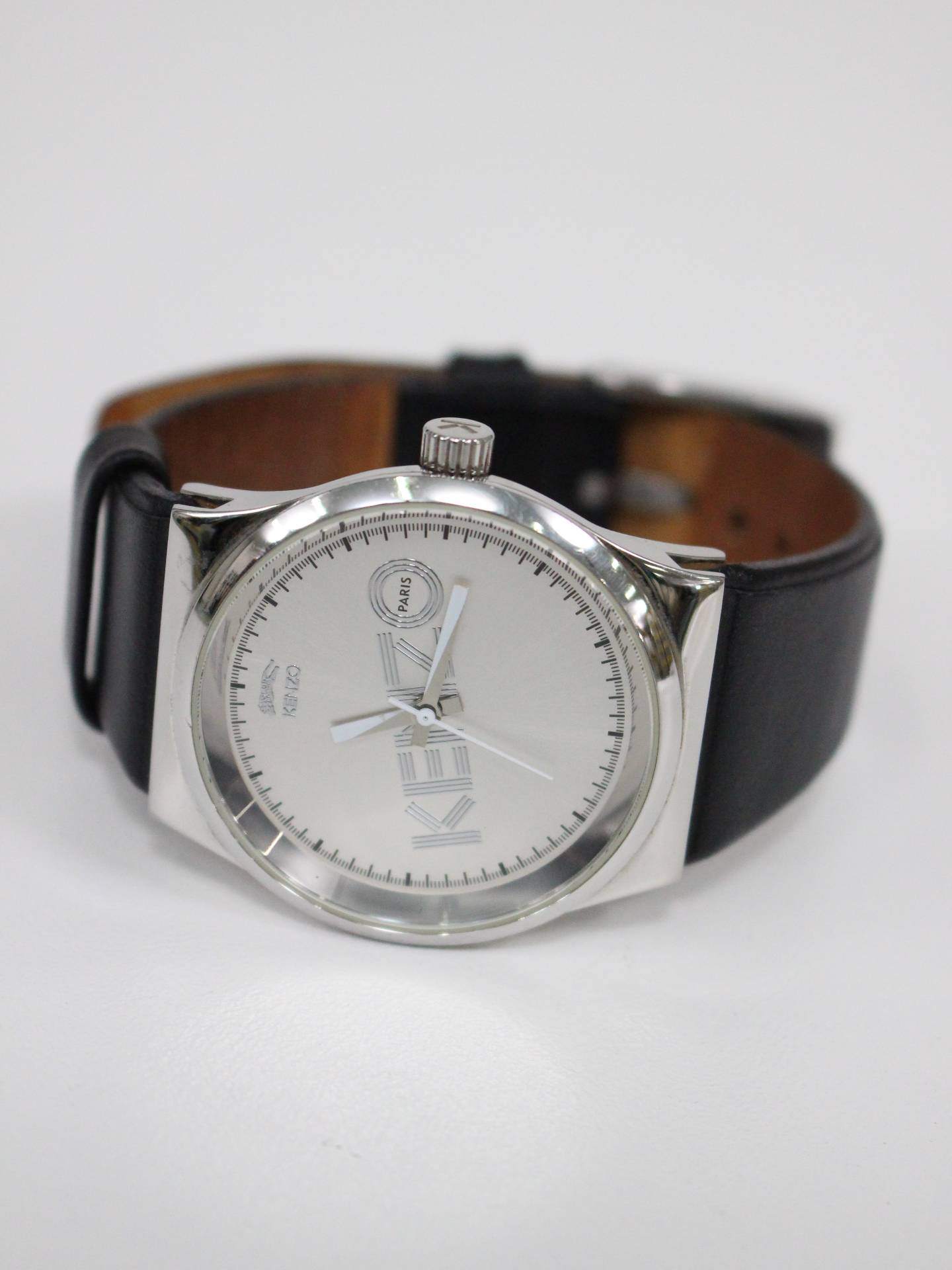 アナログ腕時計