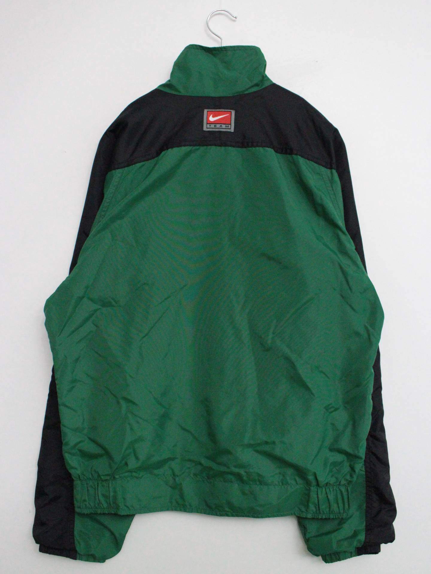 ナイロンジャケット