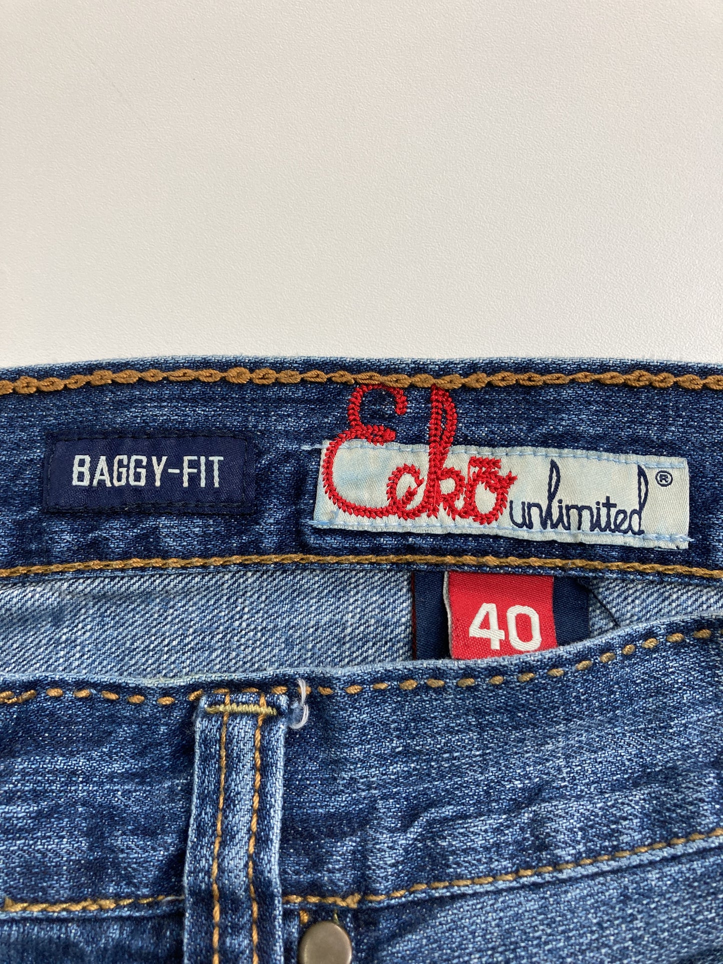 デニムパンツ