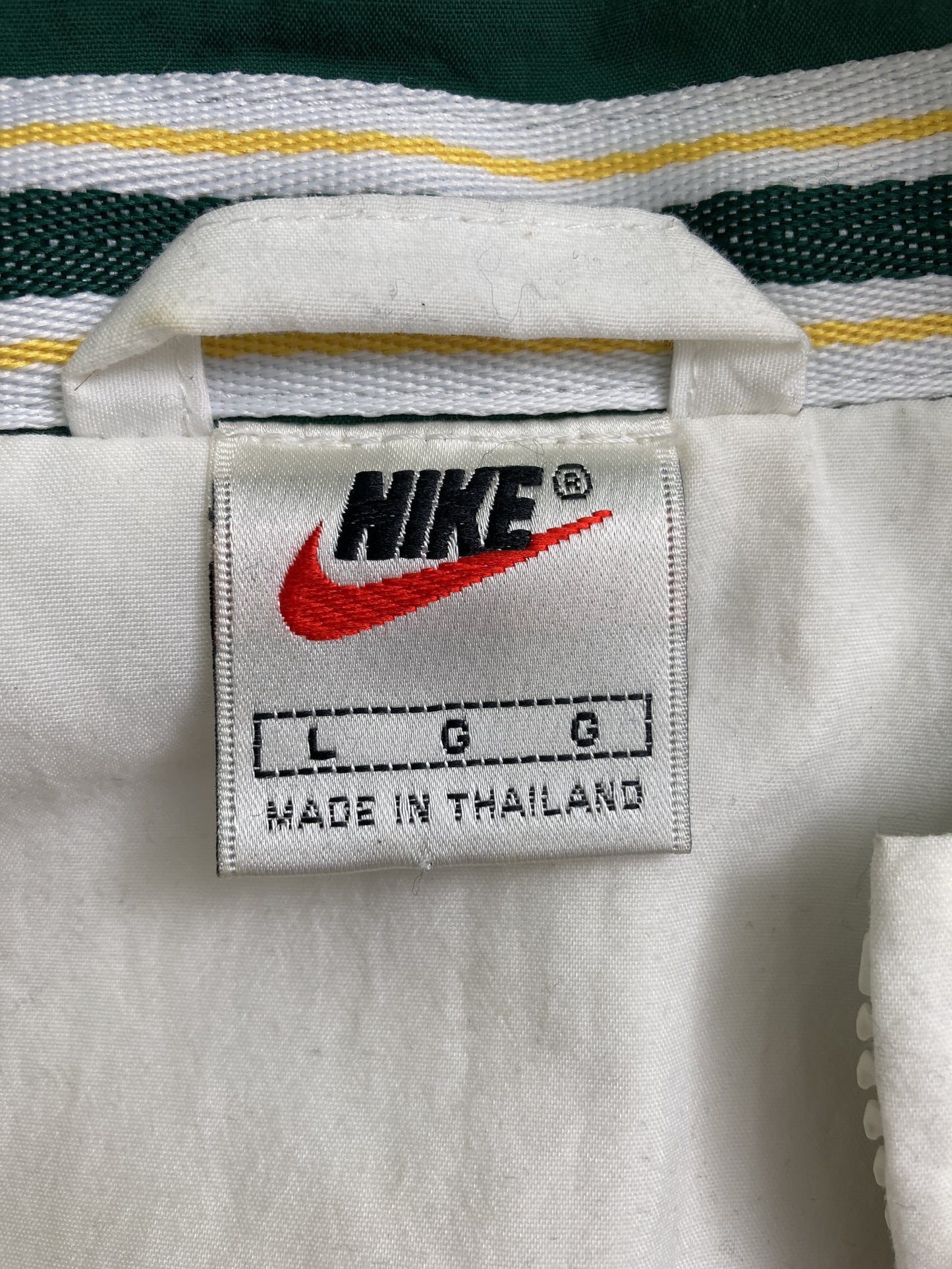 ナイロンジャケット