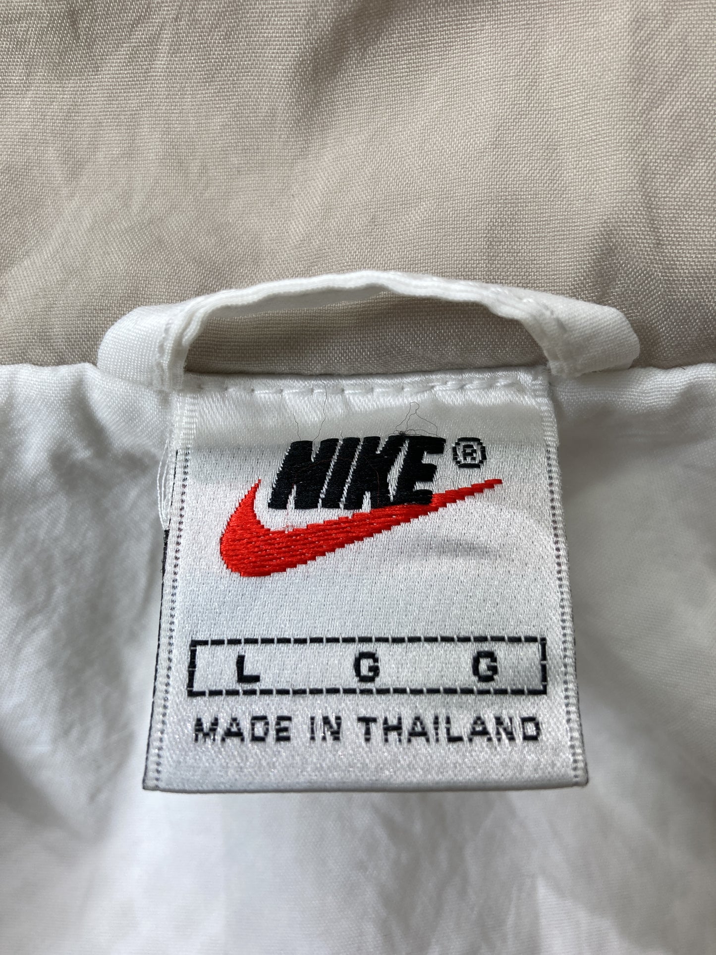 ナイロンジャケット