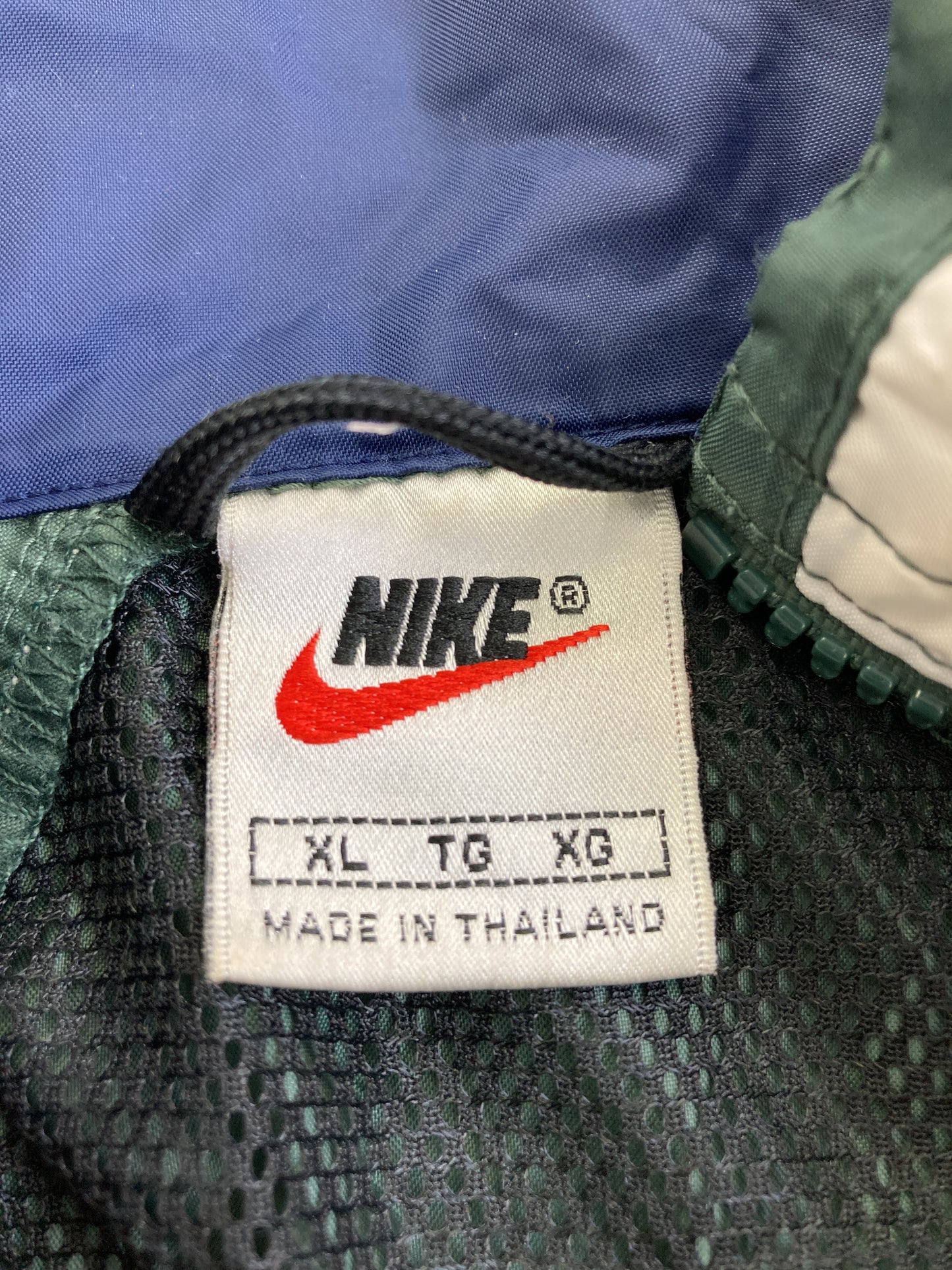 ナイロンジャケット