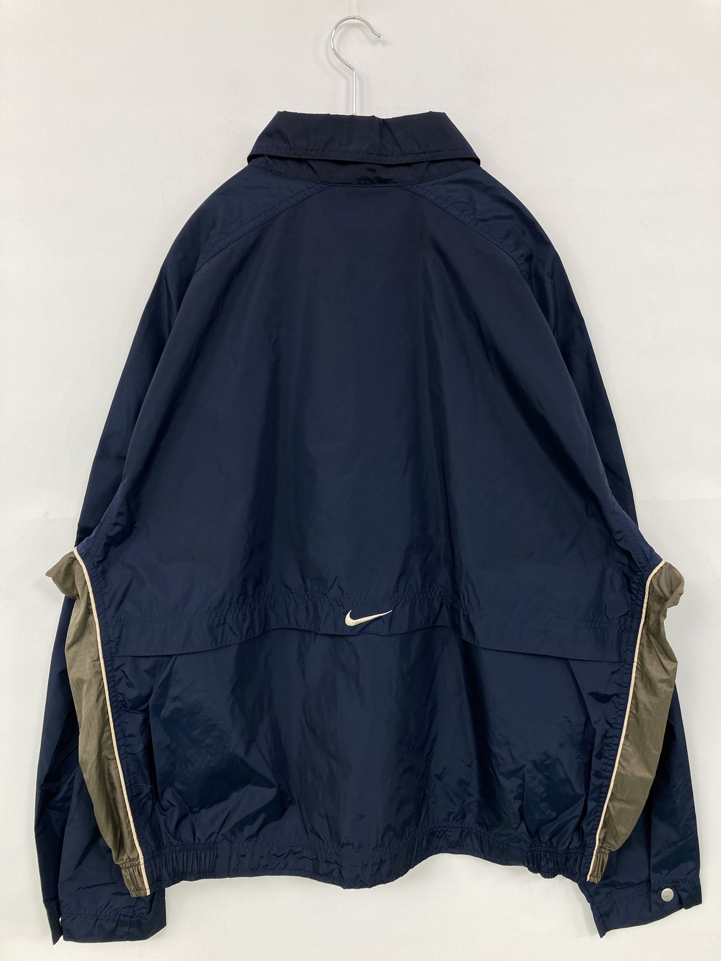 ナイロンジャケット