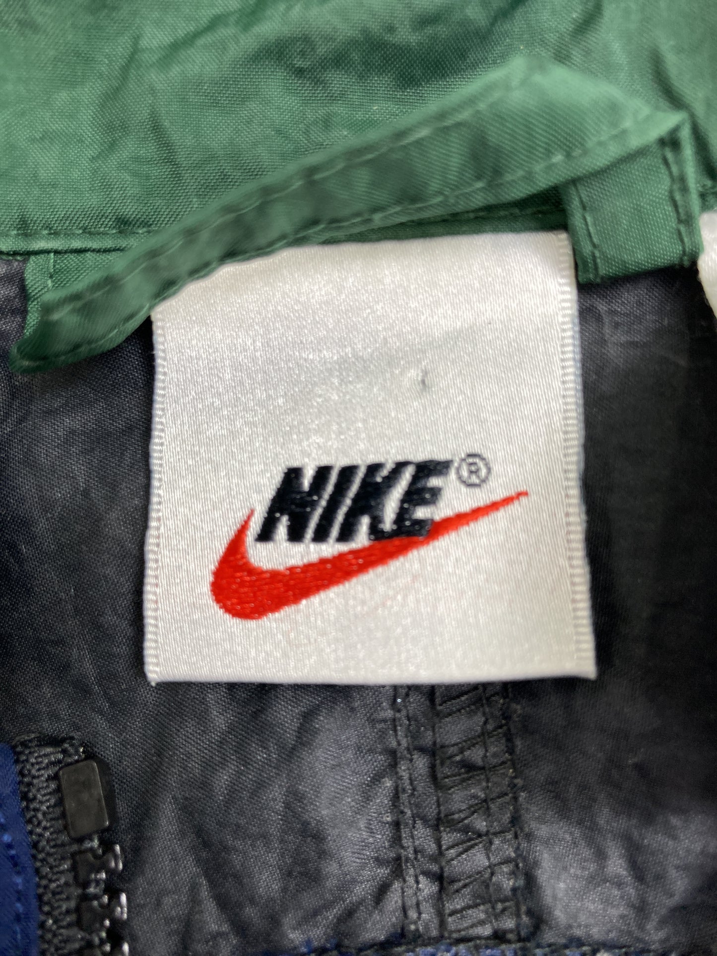 ナイロンジャケット