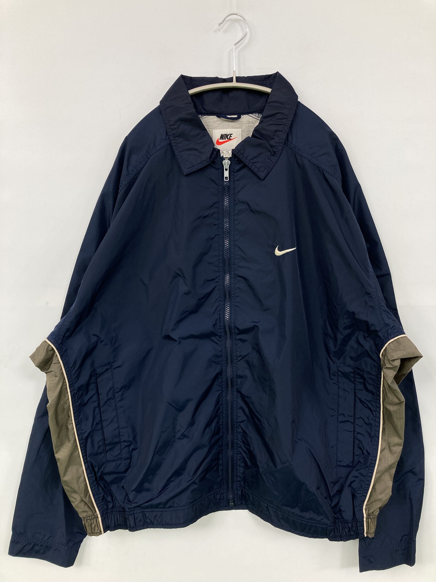 ナイロンジャケット