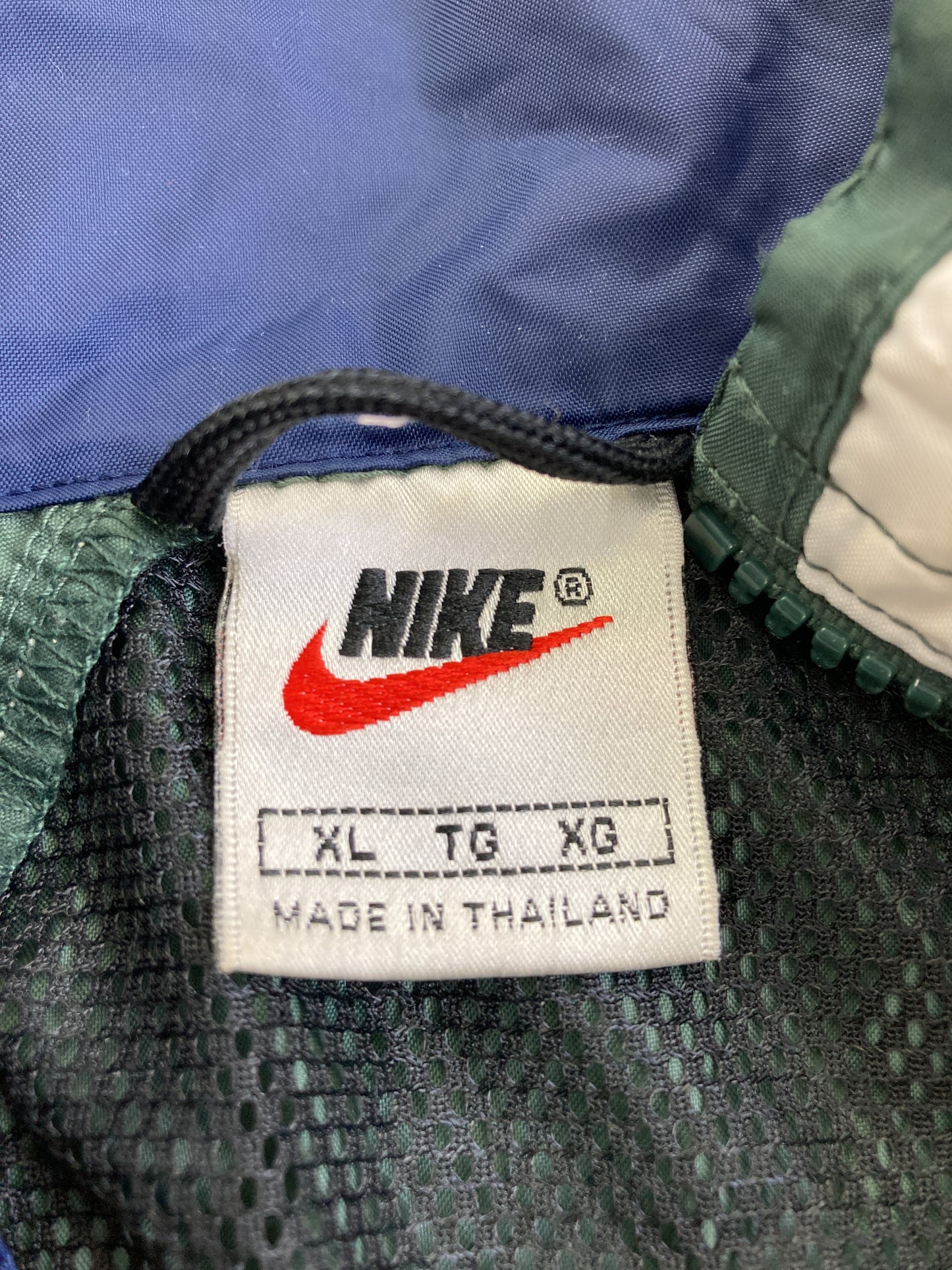 ナイロンジャケット