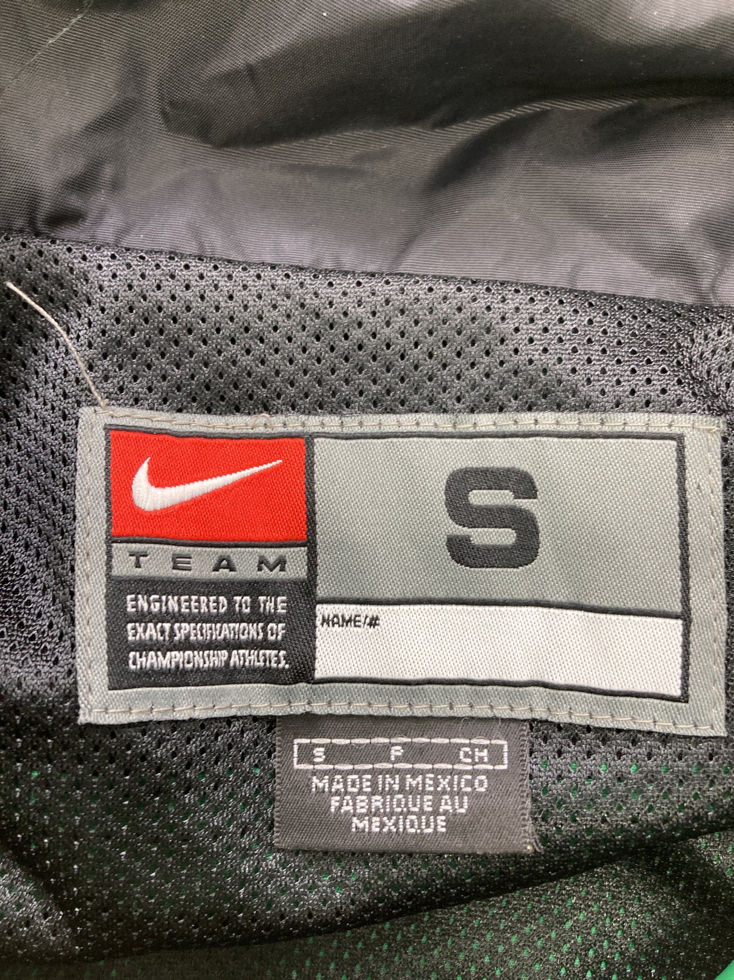 ナイロンジャケット