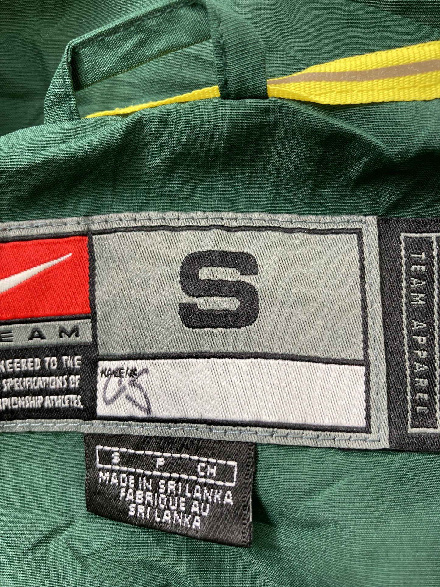 ナイロンジャケット