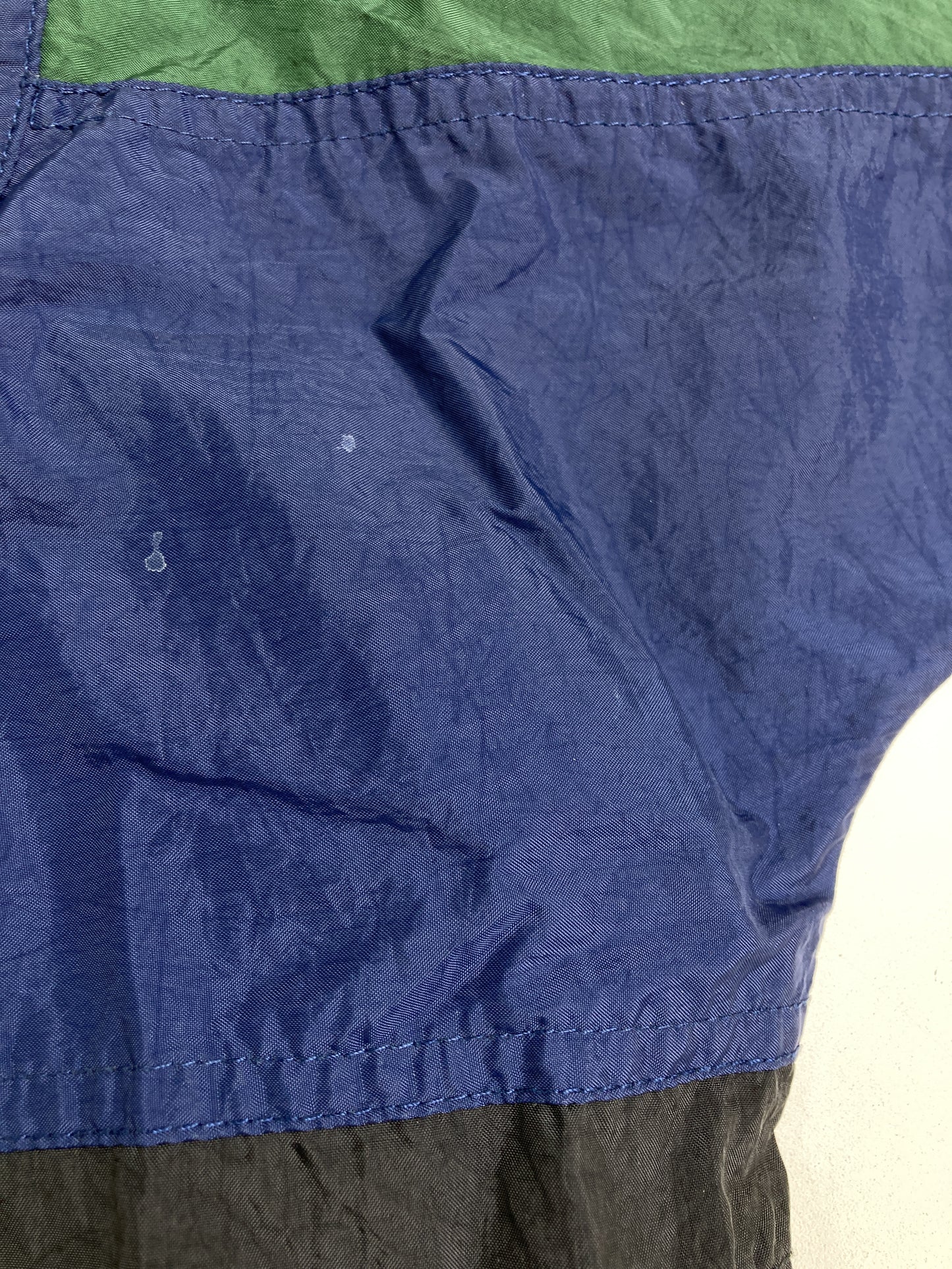 ナイロンジャケット