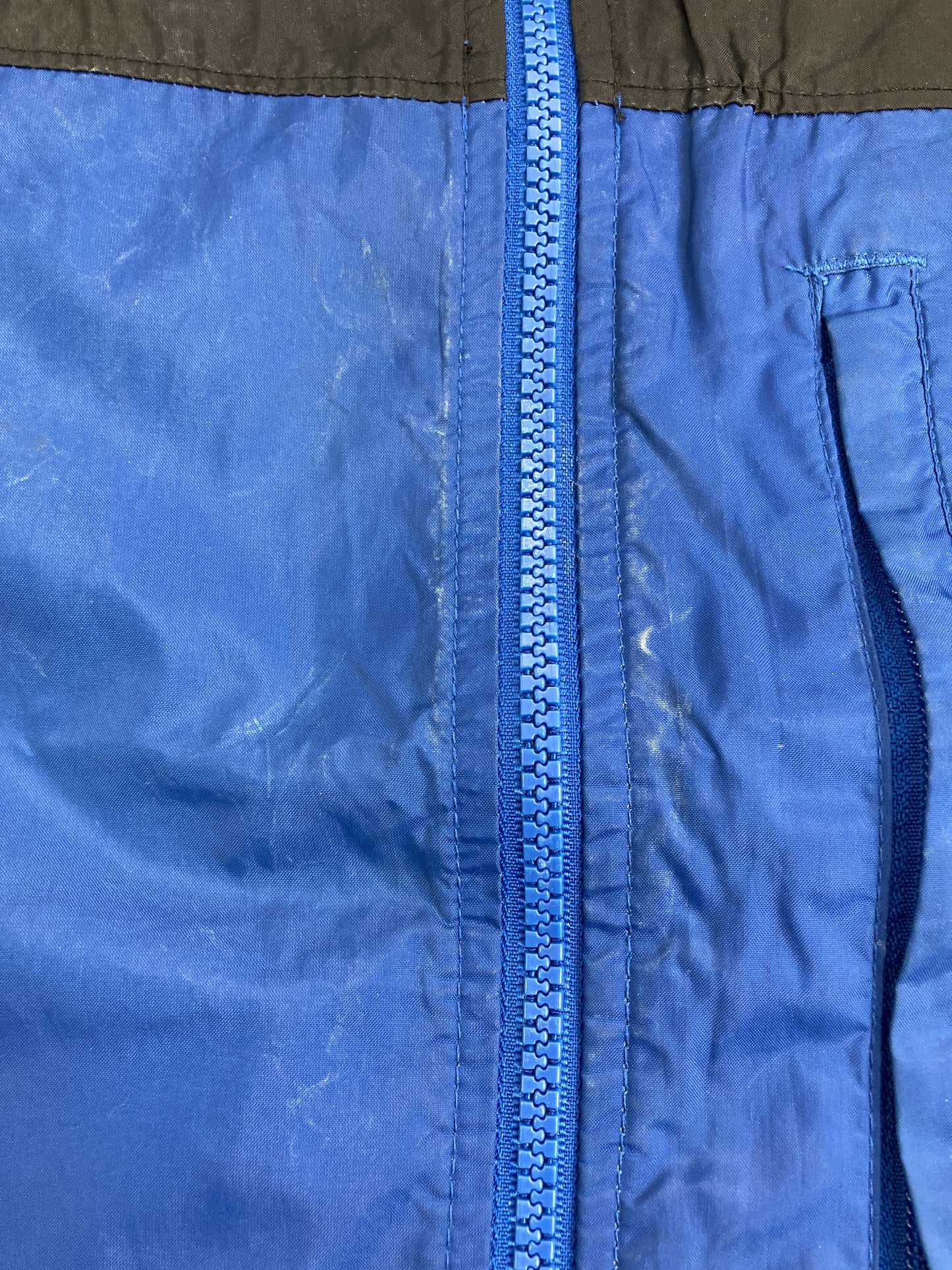 ナイロンジャケット