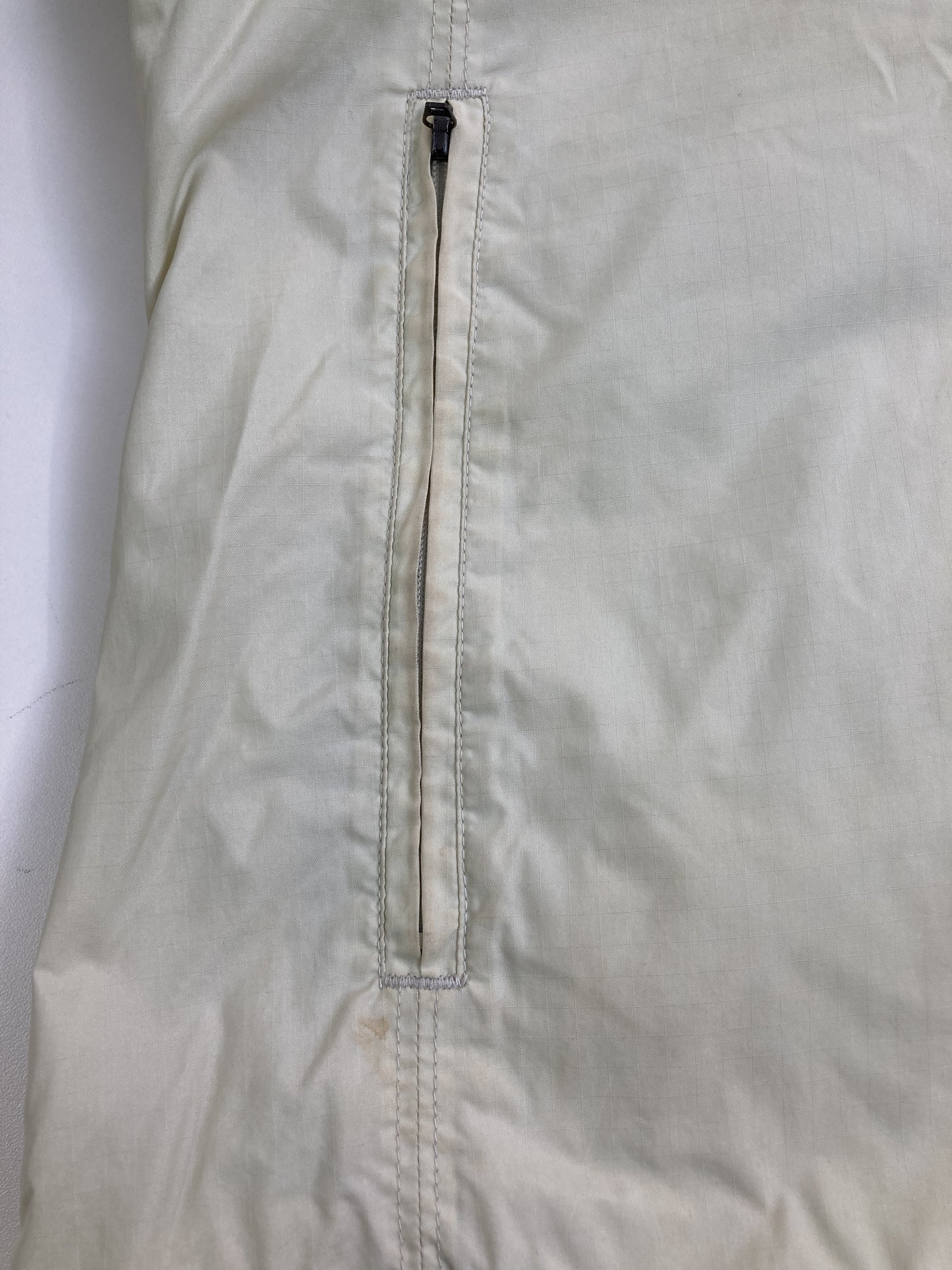 ナイロンジャケット